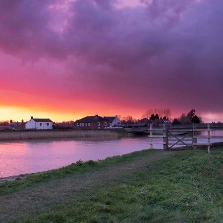 Riverbank Guest House Wiggenhall Saint Germans Экстерьер фото