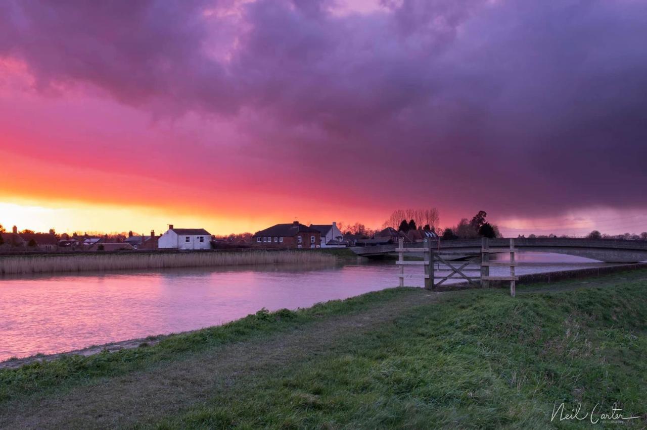Riverbank Guest House Wiggenhall Saint Germans Экстерьер фото
